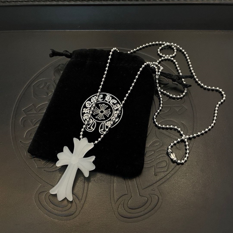 Ch*0me He**ts necklaces